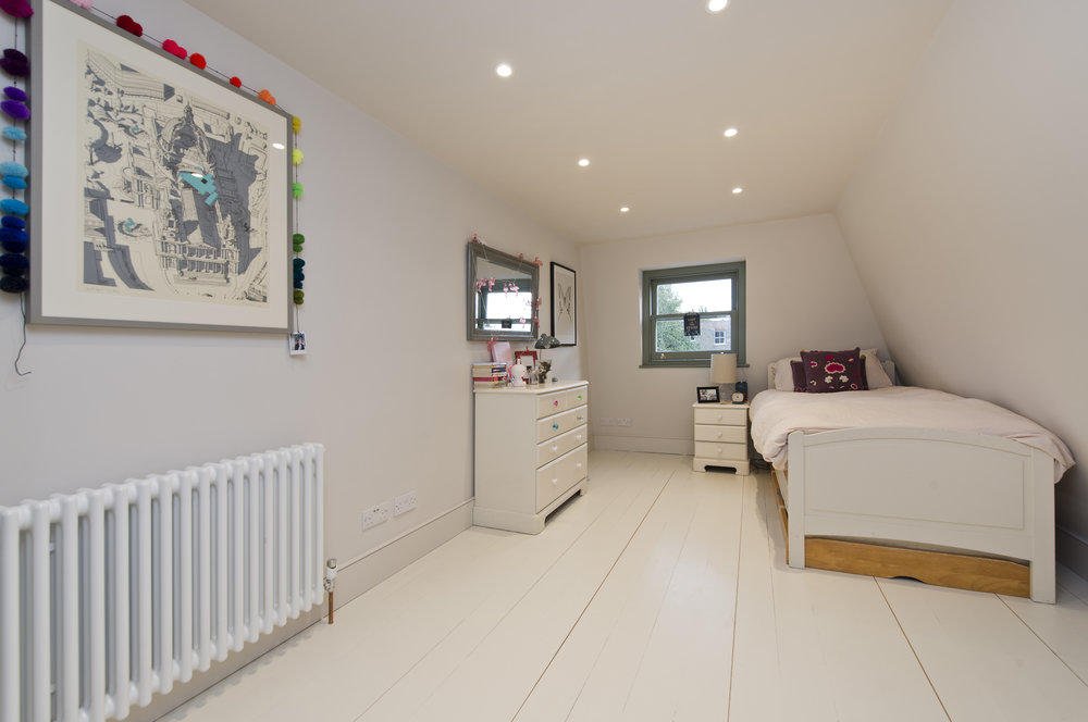 Additional+bedroom+in+the+Loft,+Shepherd’s+Bush,+The+Kitchen+and+Loft+Company_